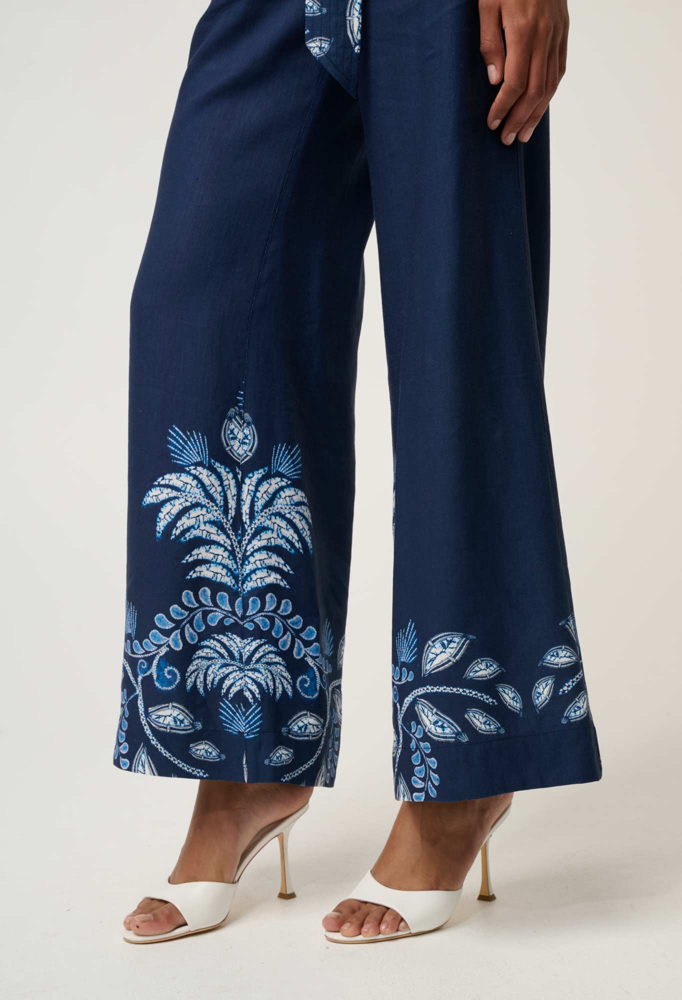 Sloane Linen Viscose Wide Leg Pant with D-Ring Belt in Moonlit Batik (Petite)